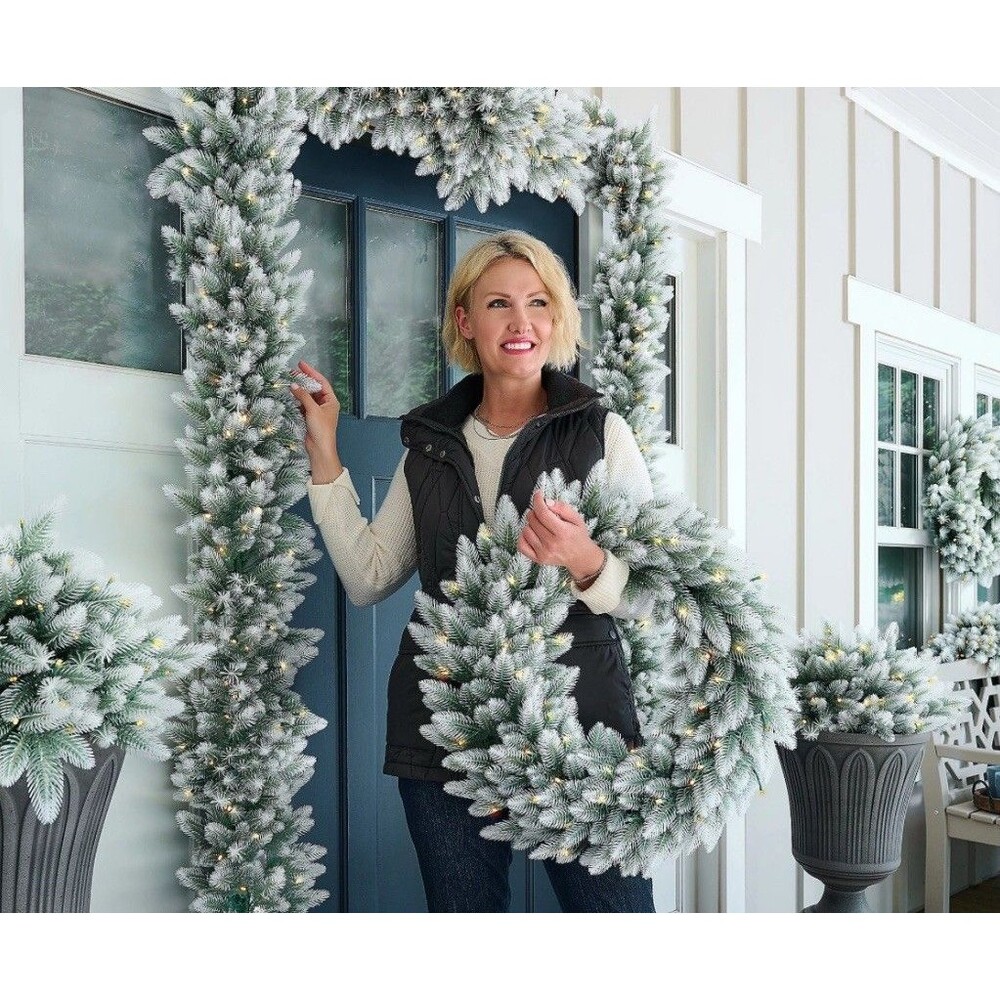 Bethlehem Lights Grand Radiance 24”Wreath with 3-in-1 LEDs Snow Spruce